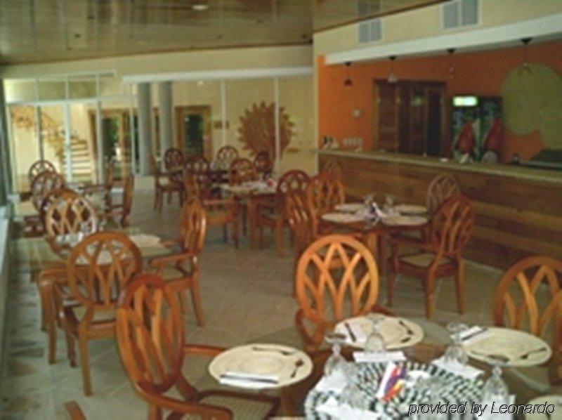 Hotel Vistamar Beachfront Resort & Conference Center Pochomil Restoran gambar